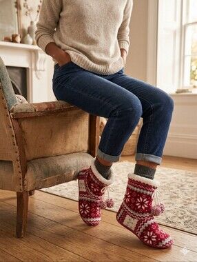Source Unknown Burgundy and Cream Pom-Pom Slipper Boots